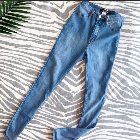 Fashion Nova Medium Wash High Rise Jeggings - Picture 7 of 8